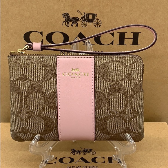 COACH CORNER ZIP WRISTLET IN SIGNATURE CAN…
